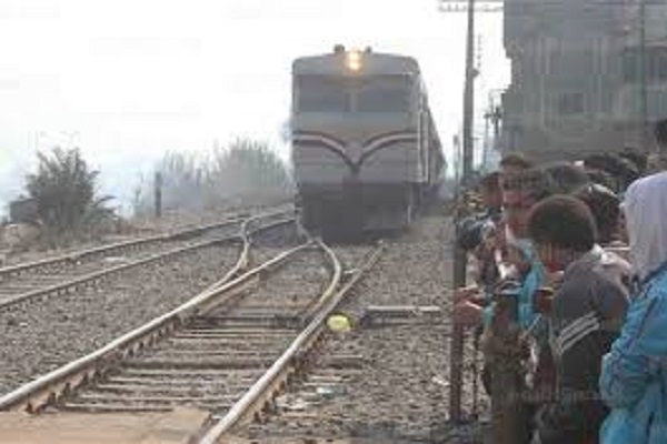 تصادم بين قطارى أسوان – القاهرة وسوهاج في منطقة إمبابة والصحة تعلن 13 مصاب