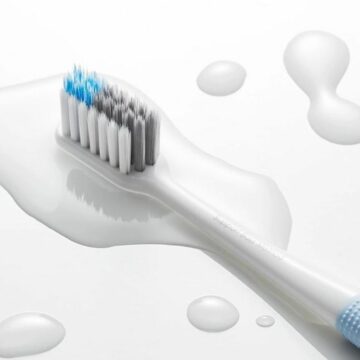 وضع فرشاة الأسنان وشفرات الحلاقة في الحمام كارثة تُهدد صحتك احذرها