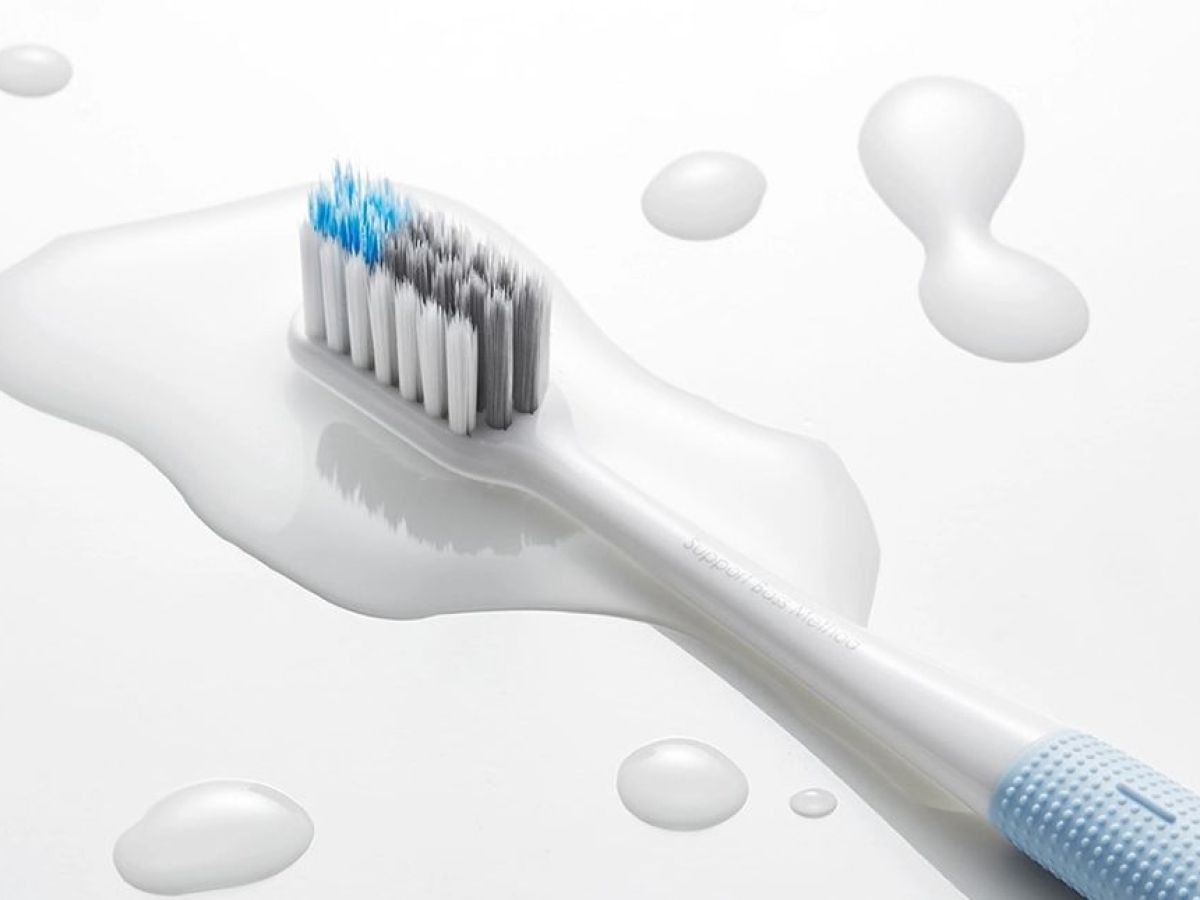 وضع فرشاة الأسنان وشفرات الحلاقة في الحمام كارثة تُهدد صحتك احذرها