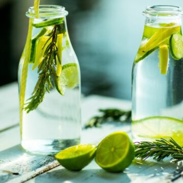 تعرف على فوائد ديتوكس الماء والليمون المختلفة لصحة الجسم بشكل عام وللتخسيس بشكل خاص
