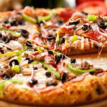 طريقة عمل البيتزا الهشة في البيت بطعم أحلا من المحلات والمطاعم أصنعيها لأولادك