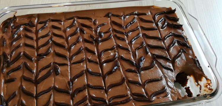 طريقة عمل كيك تركي سريع هش وبسيط بصوص الشوكولاتة بمكونات متوفرة بكل بيت