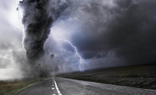 عاصفة مُدمرة خلال ساعات الأرصاد توضح حقيقة الأنباء المتداولة بشأن الطقس في الفترة الحالية