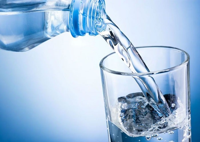 ماذ يحدث لجسمك عند شرب كوب من الماء على ريق النوم في الصباح؟ تعرف على الفوائد المختلفة