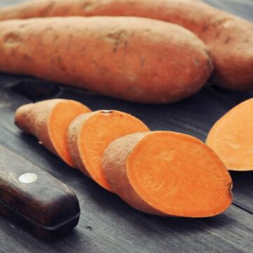 فوائد البطاطا الحلوة للتخسيس تناولها نيئة أو مشوية أو مسلوقة لتستفيد منها هذه الفوائد