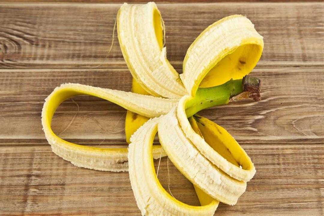 تعرف على فوائد قشر الموز السحرية في تنعيم البشرة وتفتيحها وفاعليتها في تبييض الأسنان