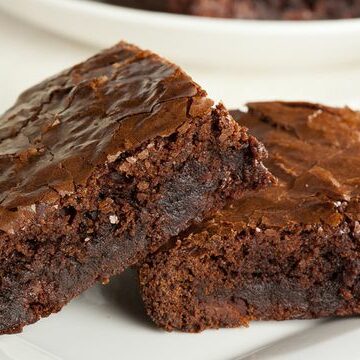 طريقة تحضير براونيز بصوص الشوكولاتة بدون مجهود وطعم لذيذ