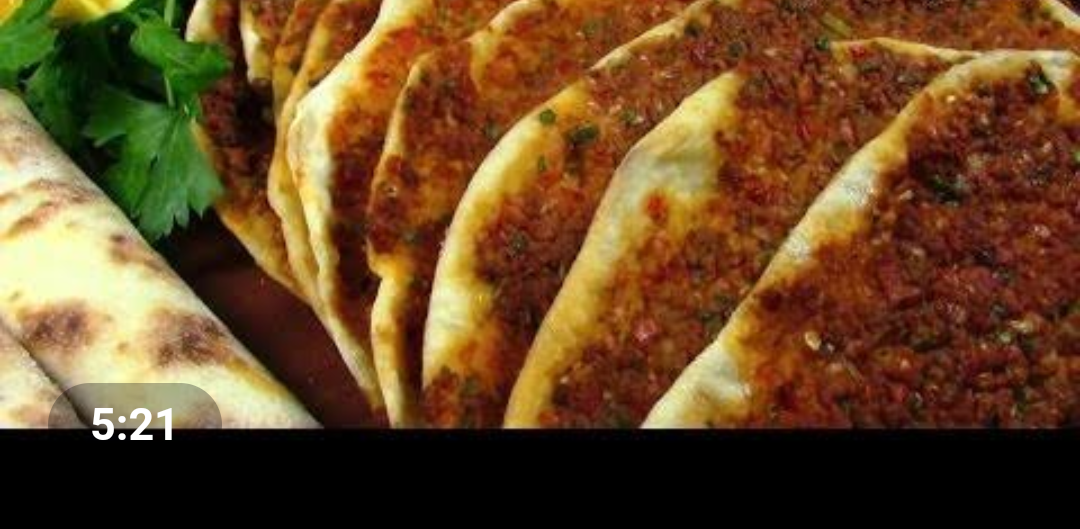 من المطبخ السوري طريقة عمل فطائر اللحمة بنصف كيلو من المفروم لـ 30 قطعة من الفطائر