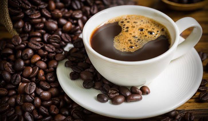 على الرغم من فوائدها المتعددة الأطباء يحذرون من مخاطر الإفراط في شرب القهوة يوميًا