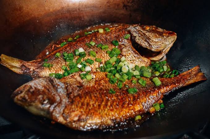 طريقة عمل السمك المقلي مقرمش ولذيذ في خطوات سريعة مع حيلة المطاعم السرية لطعم روعة