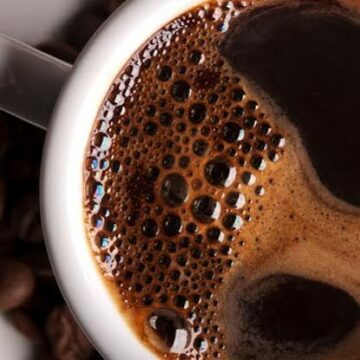 دراسة أمريكية صادمة للعالم تكشف عن أمراض خطيرة قد تصيبك عند شرب القهوة في هذا التوقيت