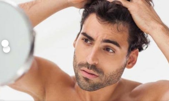 أسباب زيادة دهنية الشعر وكيفية العناية بالشعر الدهني