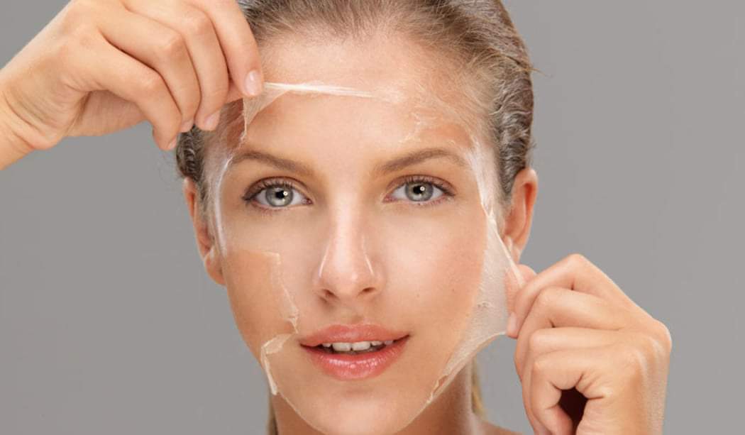 أفضل الطرق لتقشير البشرة في المنزل… وأسرع الوصفات الطبيعية لتفتيح ونضارة الوجه