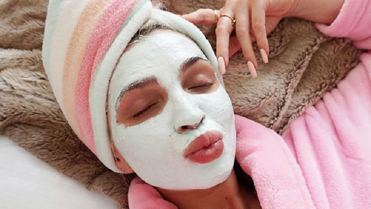 تنظيف الوجه من الجلد الميت في البيت بماسكات طبيعية لبشرة نضرة ومشرقة