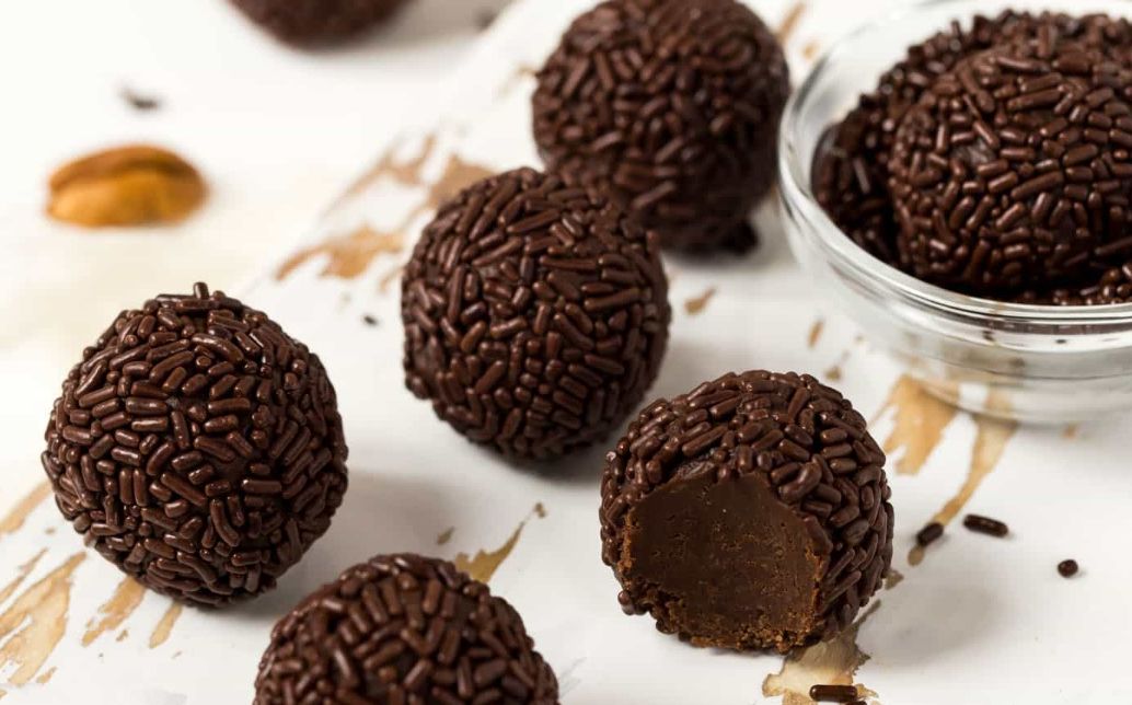 كيفية تحضير كرات الشوكولاته اللذيذة في البيت بأقل التكاليف في 10 دقائق فقط