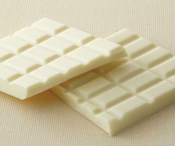 طريقة عمل الشوكولاتة البيضاء في المنزل بأسهل وأبسط الطرق