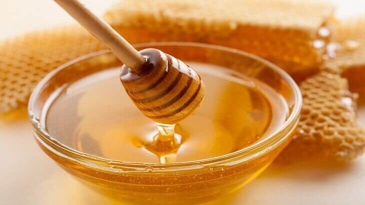 تعرف على فوائد العسل الأبيض للجسم ولن تصدق كيف يمكنه الوقاية من الأمراض وتطهير الجسم من السموم