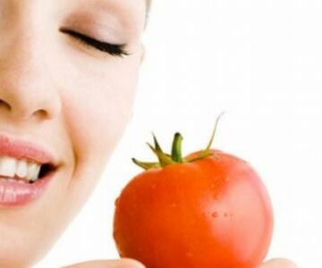 وصفات الطماطم المختلفة للبشرة للحصول عليها صافية بدون عيوب أو حبوب .. جربيها