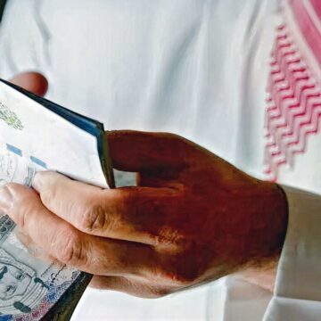 “خدمة المستفيدين” يوضح كم ينزل حساب المواطن هذا الشهر بعد إضافة الأثر الرجعي الدورة 62