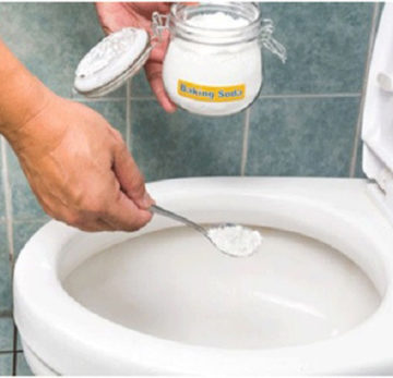 طريقة عبقرية لتنظيف المرحاض والبانيو من الصدأ وتلميعه من أي بقع بسهولة بخلطة جبارة