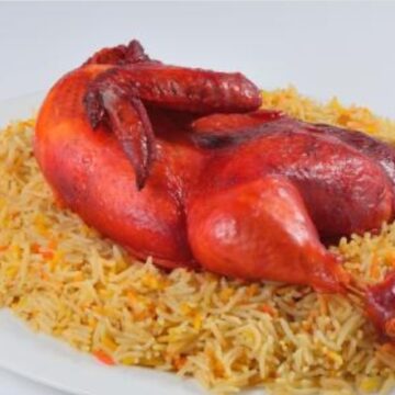 “من المطبخ اليمني” طريقة عمل الدجاج المندي على أصوله خطوة بخطة