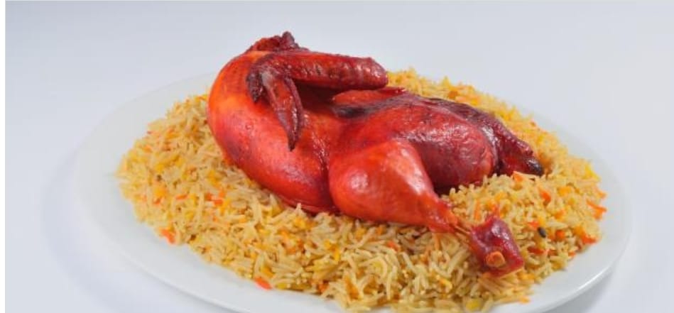 “من المطبخ اليمني” طريقة عمل الدجاج المندي على أصوله خطوة بخطة