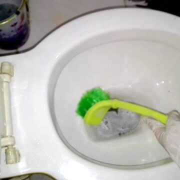 هيبرق .. طريقة تنظيف الحمام بالملح الانجليزي ومحلول الخل هيرجع حمامك جديد وأبيض مرة ثانية