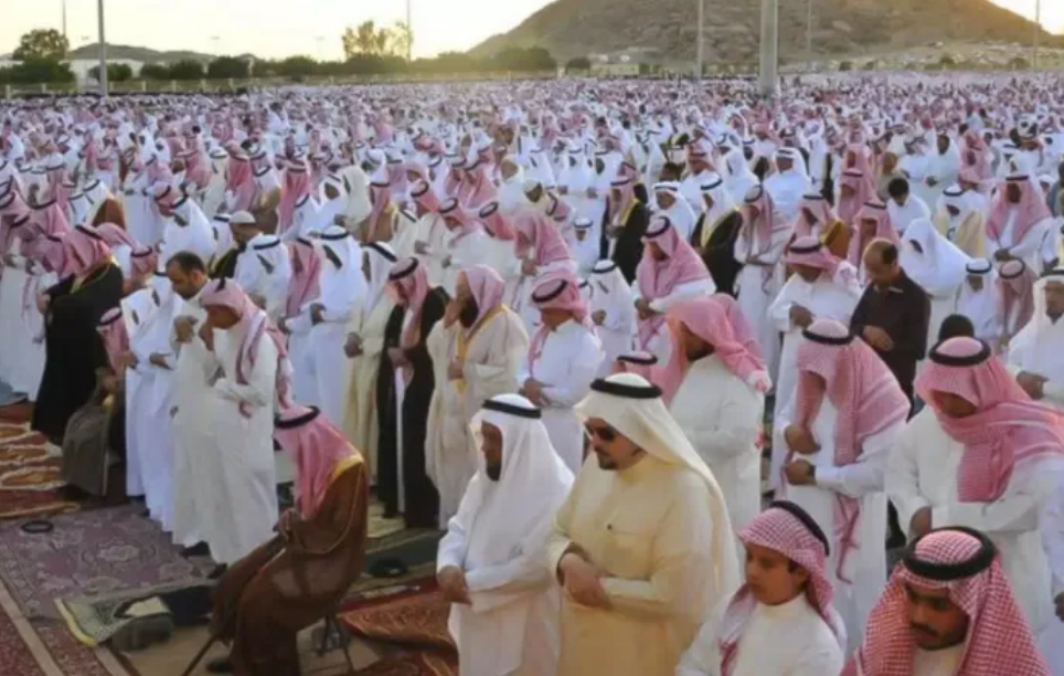 موعد صلاة عيد الفطر في الرياض 1444-2023 وأماكن صلاة العيد في المساجد والمصليات المختلفة