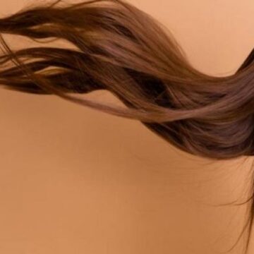 وصفات طبيعية لتطويل الشعر تتضمن الزيوت الطبيعية والموز