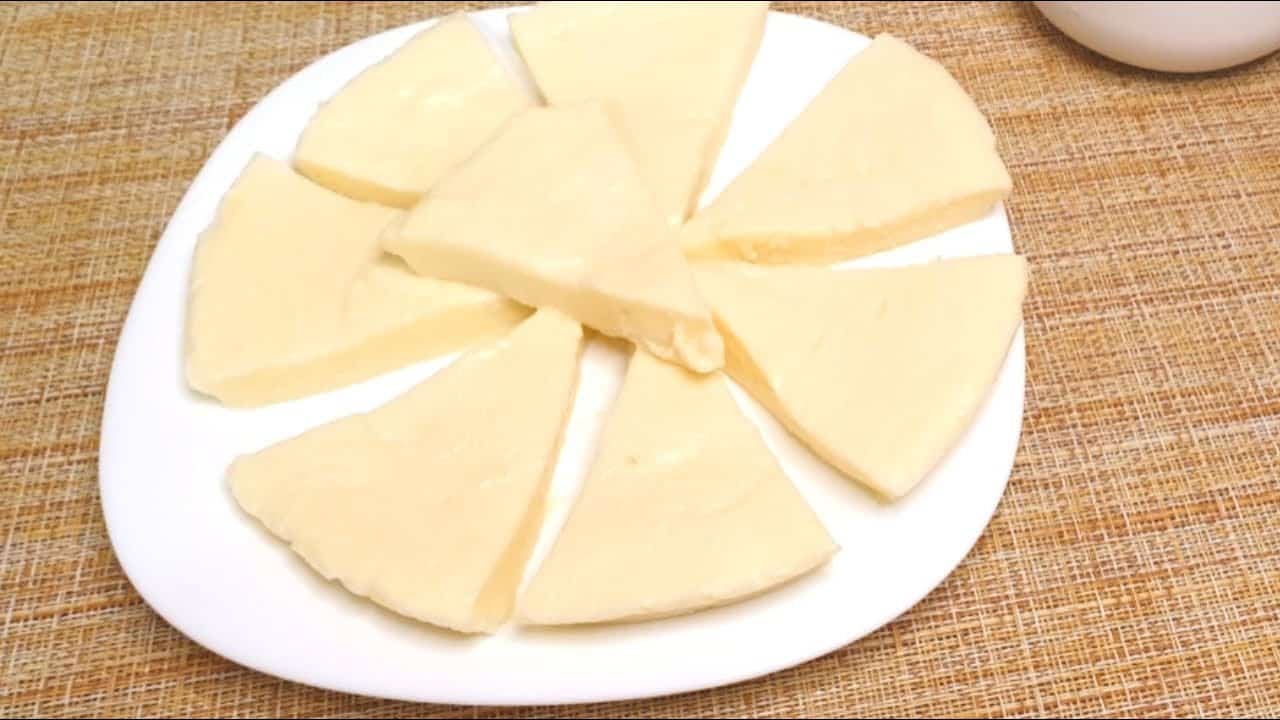 طريقة عمل الجبنة المثلثات في البيت بمقادير غير مكلفة وبطعم مظبوط ولذيذ