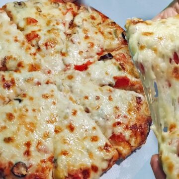 طريقة عمل البيتزا بالفراخ زي الجاهزة طعمها هيبقي أحلى من الجاهزة