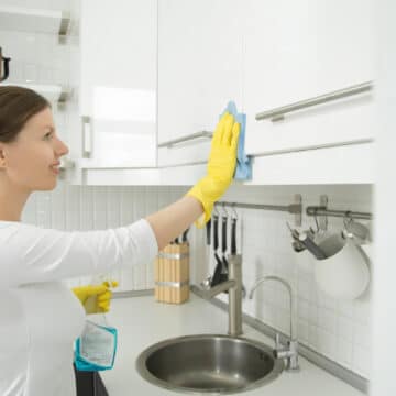 طريقة تنظيف المطبخ الالوميتال من الدهون المتراكمة بكل سهولة بوصفات منزلية قوية
