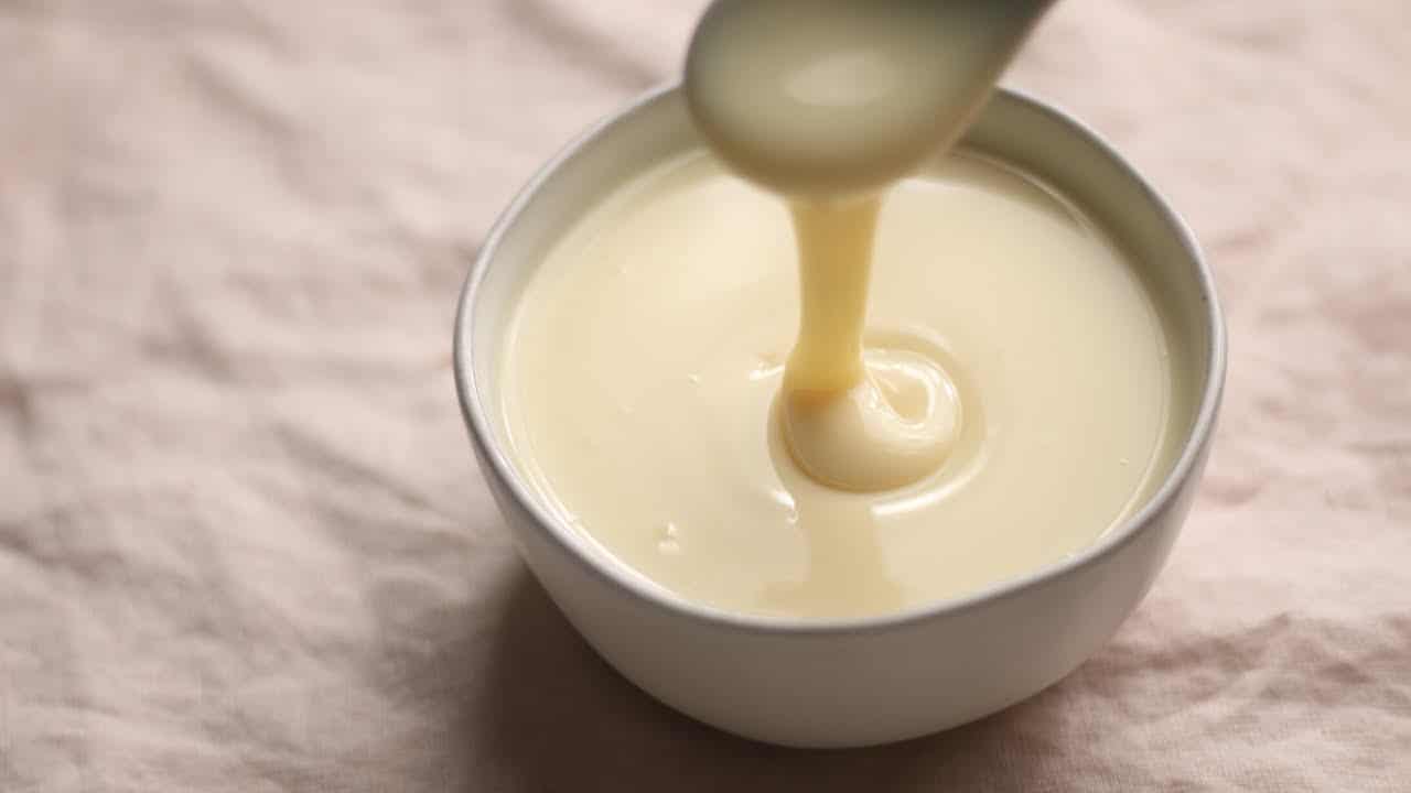 طريقة عمل الحليب المكثف لتستخدمه في كافة أنواع الحلويات الغربية بطعم لذيذ