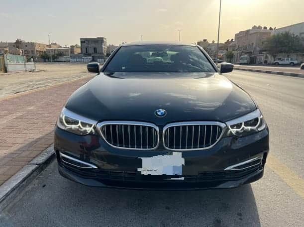 الفخامة الألمانية السيارة BMW 520I 2020.. سيارات مستعملة بالسوق السعودي مواصفات رائعة وأداء يعتمد عليه