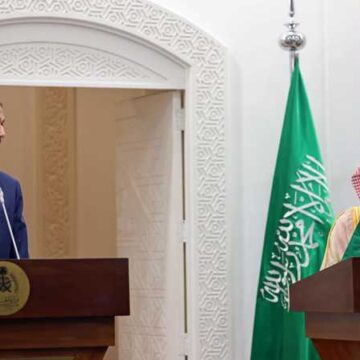 وزير الخارجية السعودي يؤكد على أهمية تعزيز التعاون مع إيران في سبيل تحقيق الاستقرار الإقليمي