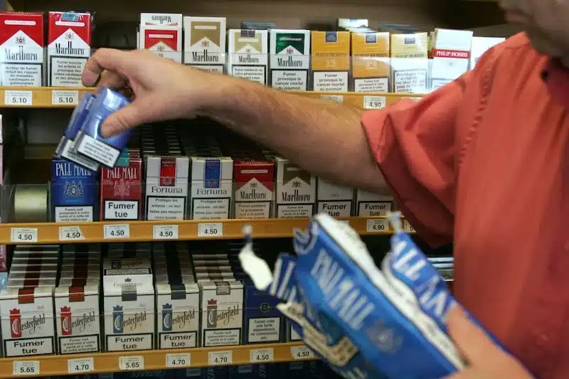 الحكومة تُلزم المحلات بهذا القرار عند بيع مختلف أنواع السجائر