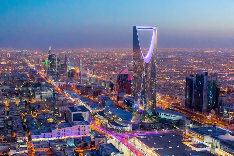 “السعودية” تعفي الدول من التأشيرة: تسهيلات جديدة للدخول وتعزيز السياحة