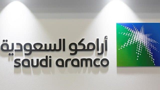 المملكة العربية السعودية تُصدر قرار هام بشأن سعر بيع النفط الخام الخفيف في أكتوبر إلى آسيا