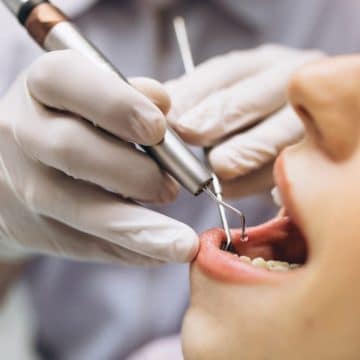 وقعت الصحة اتفاقية تعاون مع الموارد البشرية.. والاعلان عن قرار توطين مهنة طب الأسنان