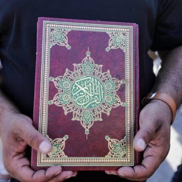 ‏مجددا في السويد .. سماح السلطات السويدية بحرق القرآن الكريم وضجة كبيرة بسبب ذلك